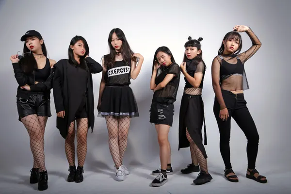 アイドルグループの集合写真